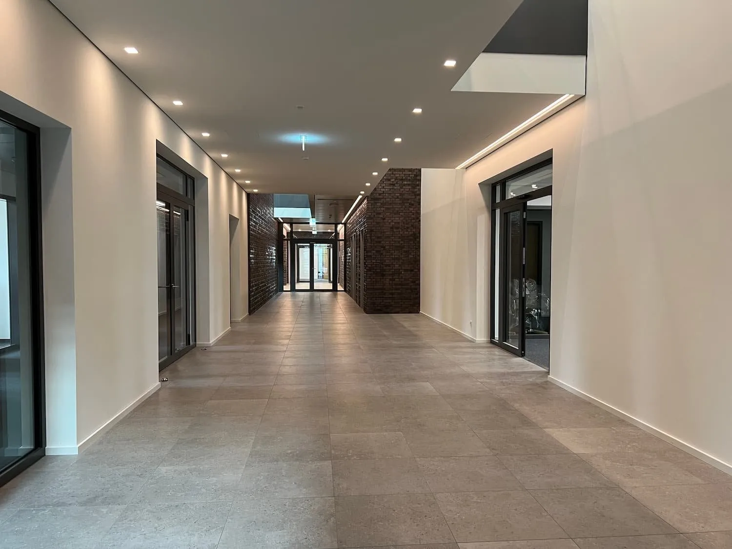 Systemböden auf 11.300m² für das Verwaltungsgebäude eines Netzbetreibers — Bild 3