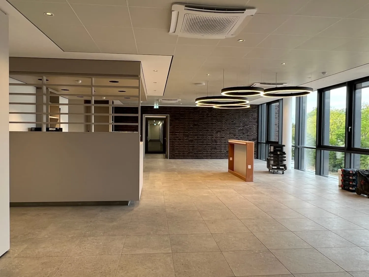 Systemböden auf 11.300m² für das Verwaltungsgebäude eines Netzbetreibers — Bild 4