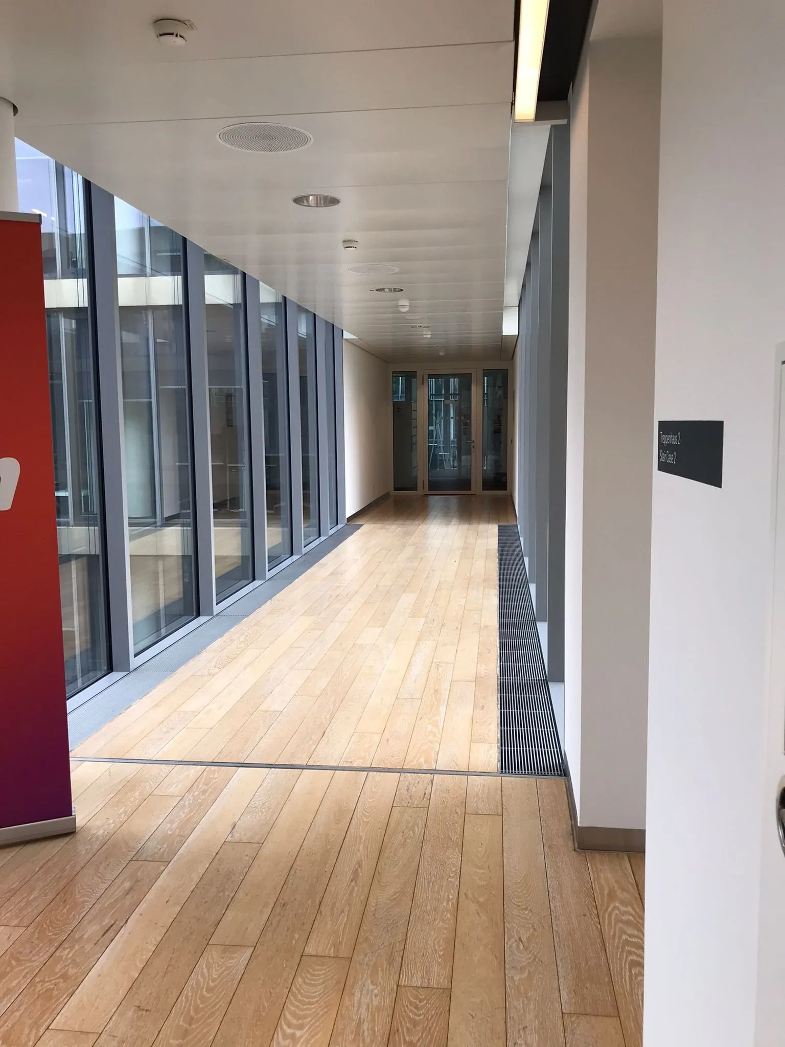 Sanierung von Parkettboden auf 7 Stockwerken für Energieversorger — Bild 3